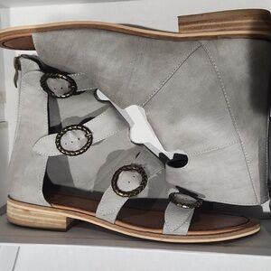 BEAST FASHION Gray Sandals with Buckle Detail